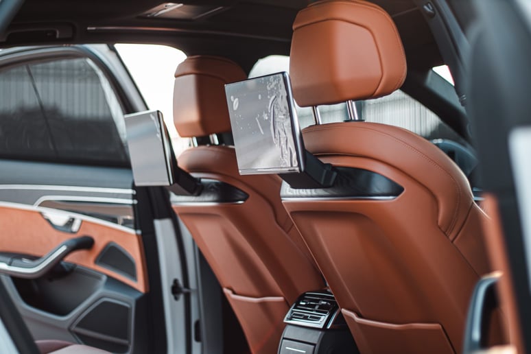 Audi A8 (Blanc), 2022 &agrave; louer &agrave; Abu Dhabi