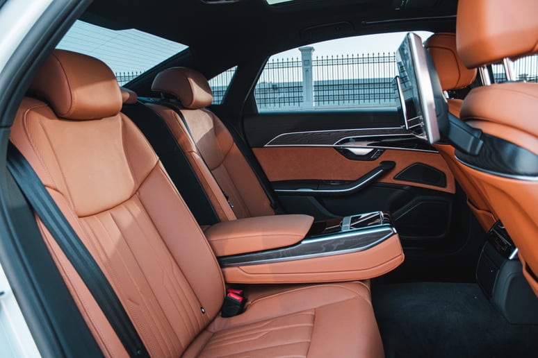 Audi A8 (Blanc), 2022 &agrave; louer &agrave; Abu Dhabi