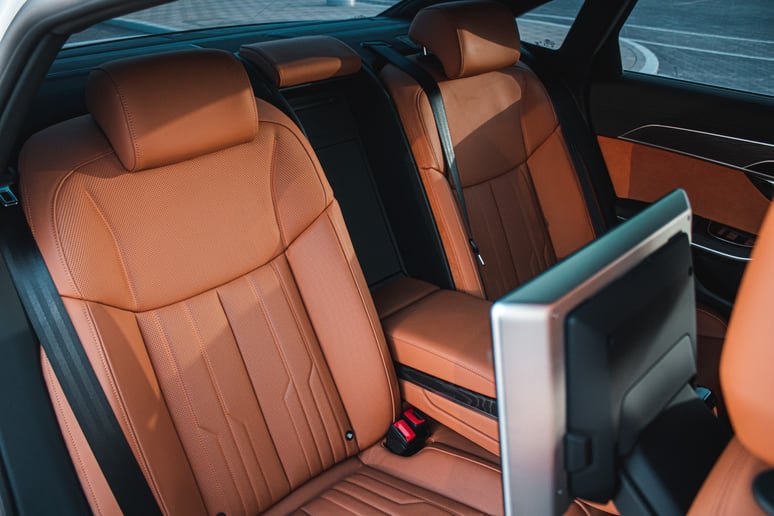 Audi A8 (Blanc), 2022 &agrave; louer &agrave; Abu Dhabi