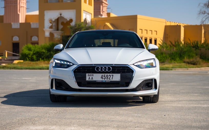 Audi A5 (Wei&szlig;), 2024  zur Miete in Abu Dhabi