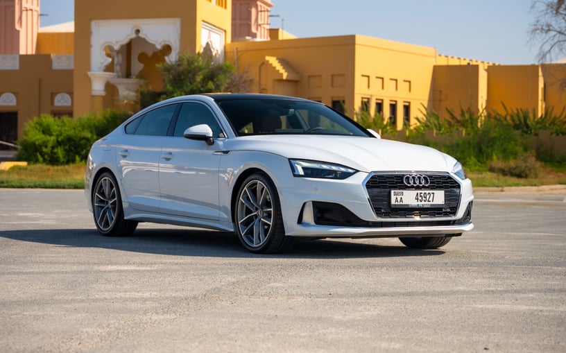 Audi A5 (Wei&szlig;), 2024  zur Miete in Abu Dhabi