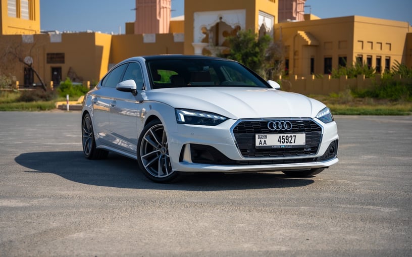 Audi A5 (Wei&szlig;), 2024  zur Miete in Abu Dhabi