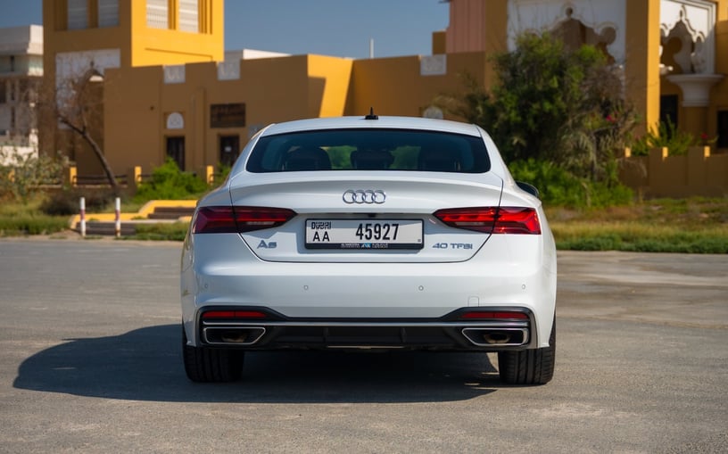 Audi A5 (Wei&szlig;), 2024  zur Miete in Abu Dhabi