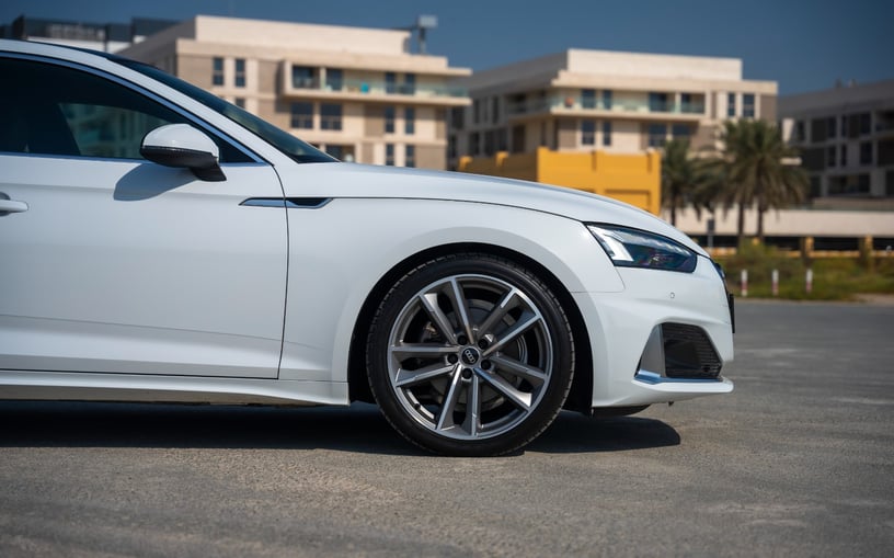 Audi A5 (Wei&szlig;), 2024  zur Miete in Abu Dhabi