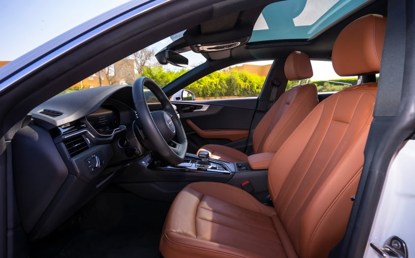 Audi A5 (Wei&szlig;), 2024  zur Miete in Abu Dhabi