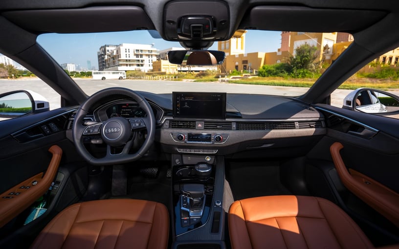 Audi A5 (Wei&szlig;), 2024  zur Miete in Abu Dhabi