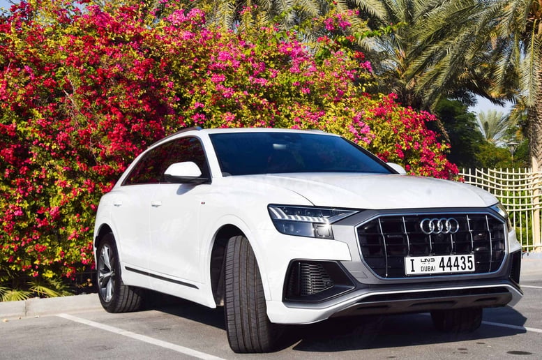 Audi Q8 (Wit), 2019 te huur in Dubai