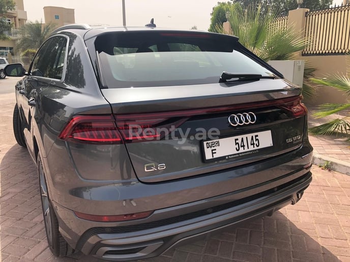 Audi Q8 (Blanco), 2020 para alquiler en Dub&aacute;i