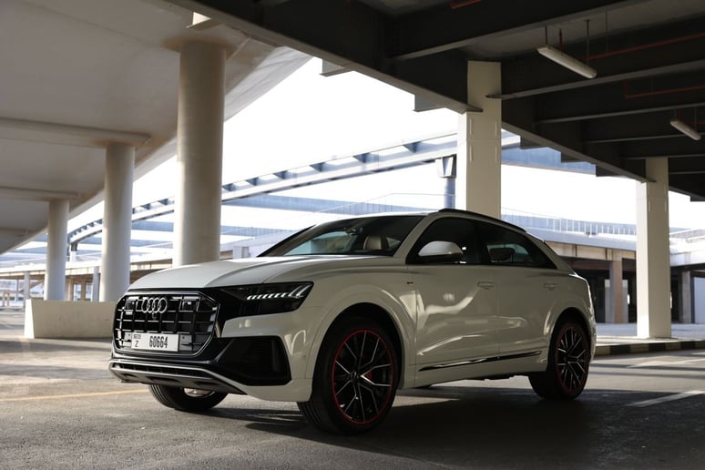 إيجار أودي Q8 55TFSI quattro (أبيض), 2022 في رأس الخيمة