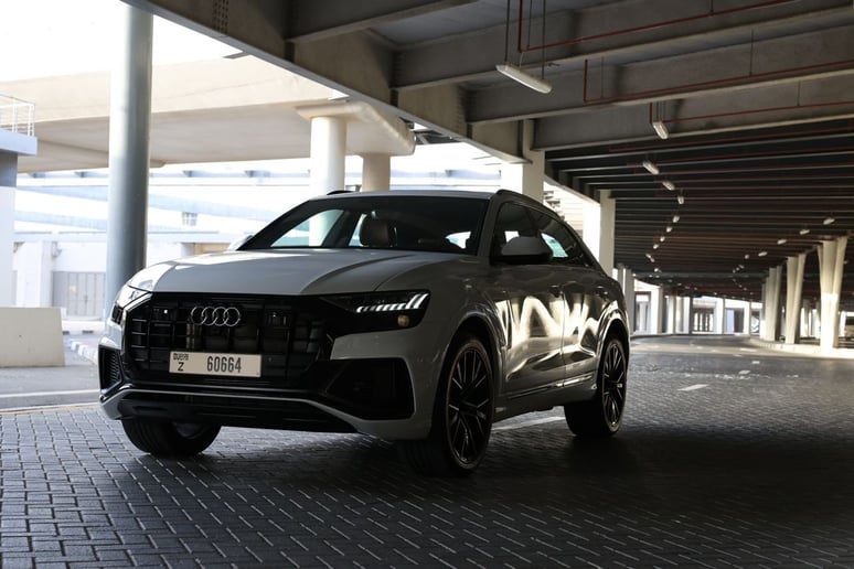 إيجار أودي Q8 55TFSI quattro (أبيض), 2022 في رأس الخيمة