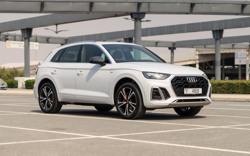 Audi Q5 (Bianca), 2024 in affitto a Sharjah