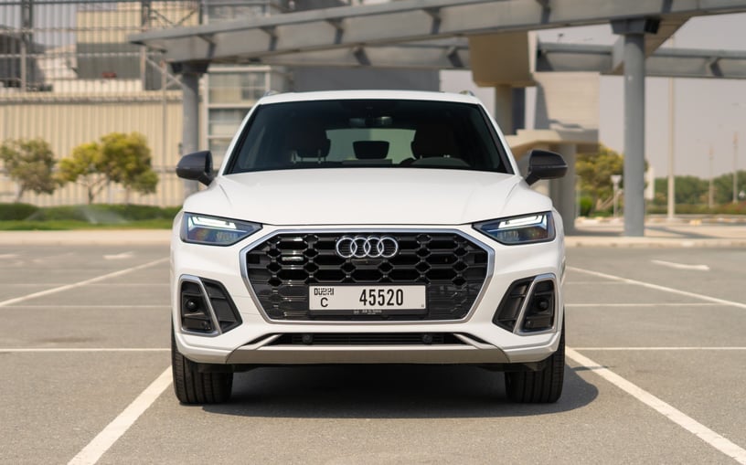 Audi Q5 (Bianca), 2024 in affitto a Sharjah