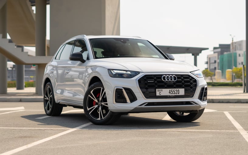 Audi Q5 (Bianca), 2024 in affitto a Sharjah
