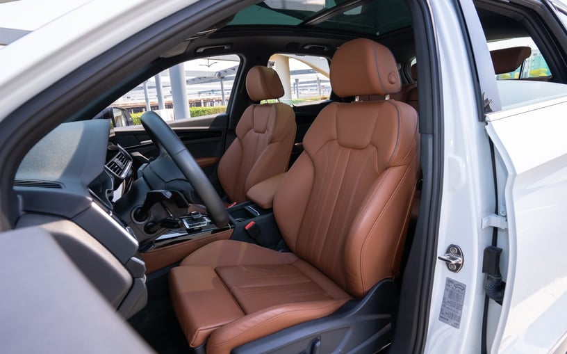 Audi Q5 (Bianca), 2024 in affitto a Sharjah