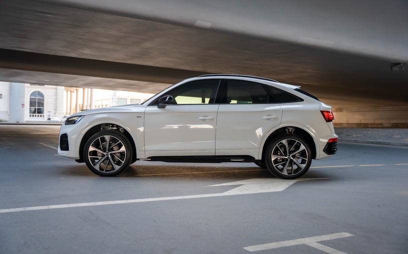 Audi Q5 Sportback (Blanco), 2025 para alquiler en Ras Al Khaimah