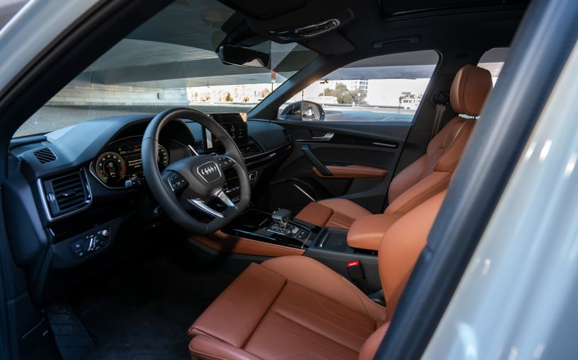 Audi Q5 Sportback (Blanco), 2025 para alquiler en Ras Al Khaimah