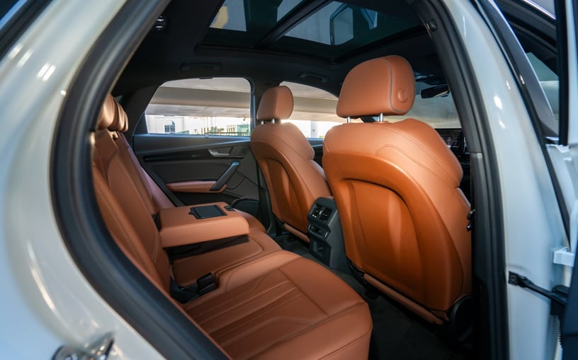 Audi Q5 Sportback (Blanco), 2025 para alquiler en Ras Al Khaimah