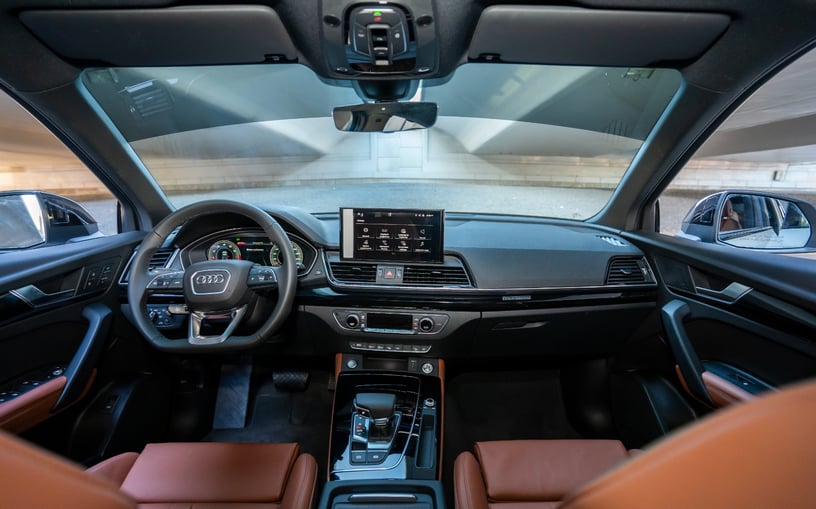 Audi Q5 Sportback (Blanco), 2025 para alquiler en Ras Al Khaimah
