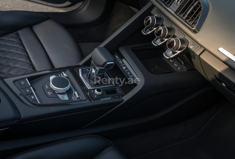 Audi R8  V10 Spyder (White), 2021 for rent in Ras Al Khaimah 5