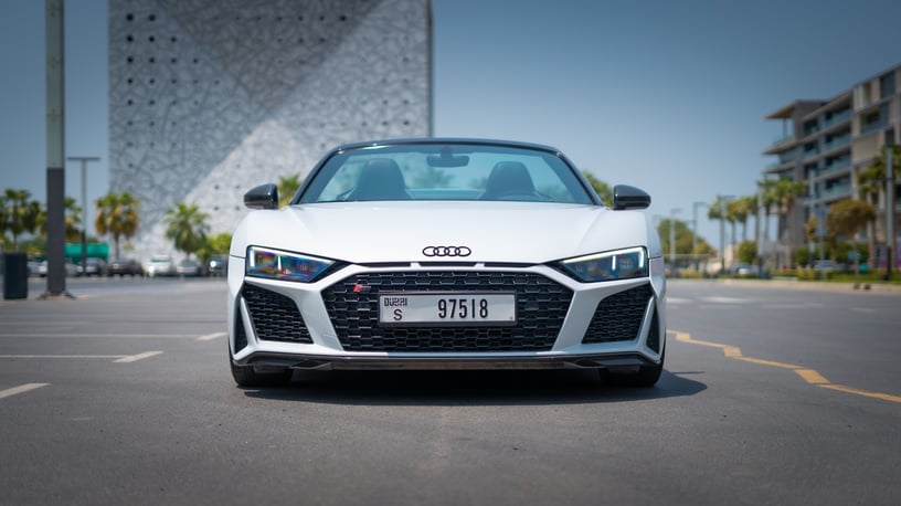 Audi R8 Spyder (Wei&szlig;), 2019  zur Miete in Abu Dhabi