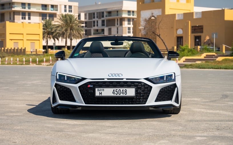 Audi R8 Spyder (Wit), 2024 te huur in Abu Dhabi