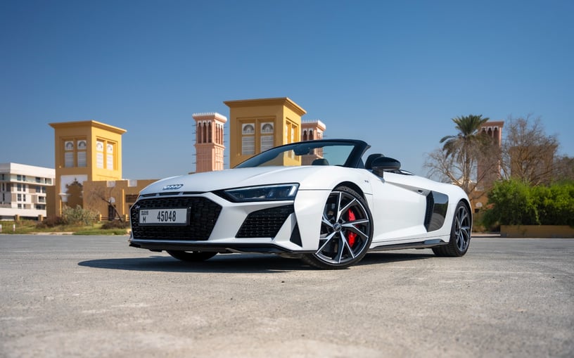 Audi R8 Spyder (Wit), 2024 te huur in Abu Dhabi