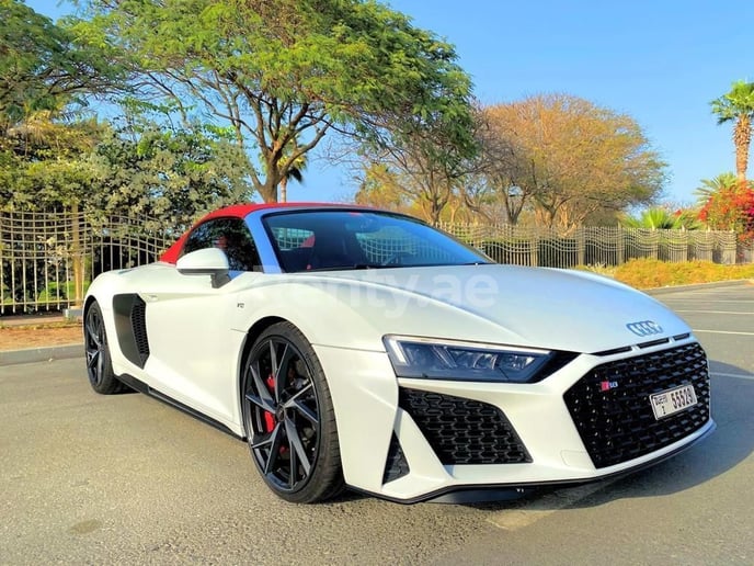 Audi R8 Spyder V10 (Blanco), 2021 para alquiler en Ras Al Khaimah