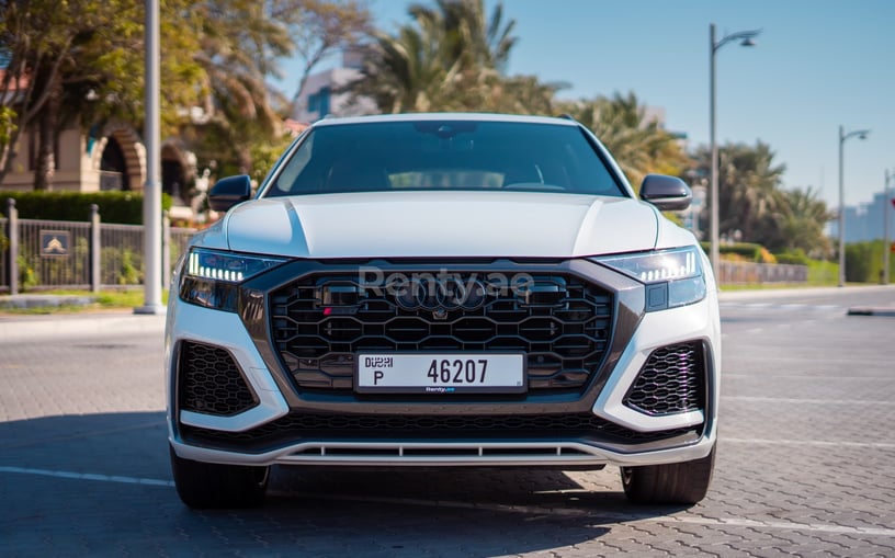 Dubai'de kiralık Audi RSQ8 (Beyaz), 2021