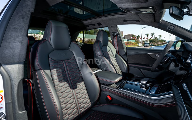 Dubai'de kiralık Audi RSQ8 (Beyaz), 2021