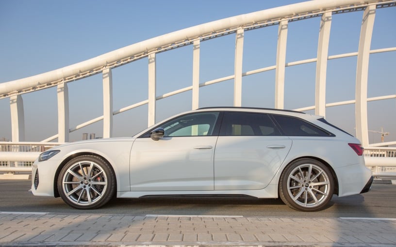 在阿布扎比 租 奥迪 RS6 (白色), 2022