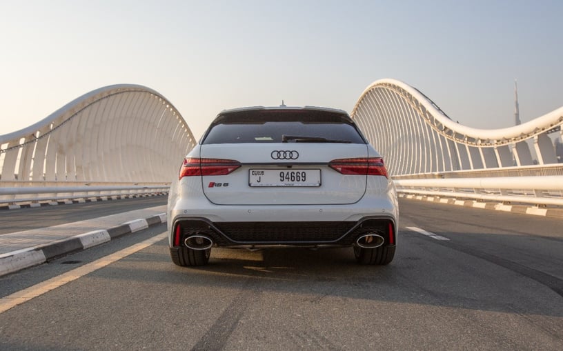 在阿布扎比 租 奥迪 RS6 (白色), 2022