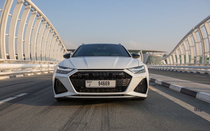 在阿布扎比 租 奥迪 RS6 (白色), 2022