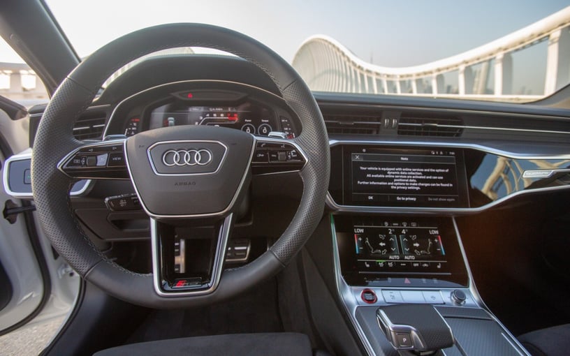 在阿布扎比 租 奥迪 RS6 (白色), 2022
