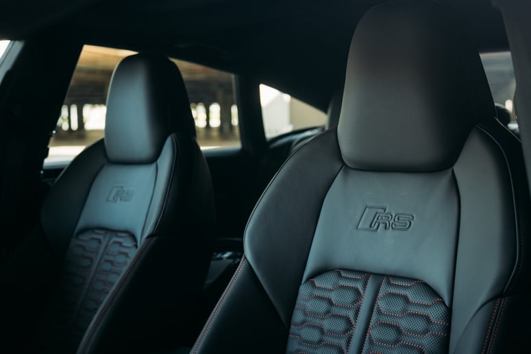 Audi RS7 (Wei&szlig;), 2023  zur Miete in Dubai