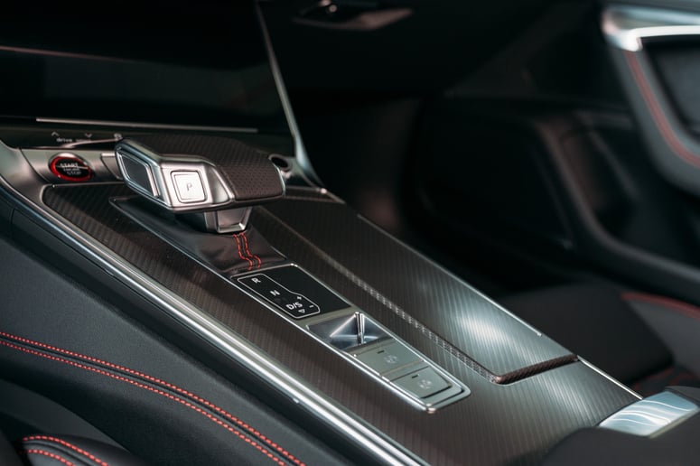 Audi RS7 (Wei&szlig;), 2023  zur Miete in Dubai