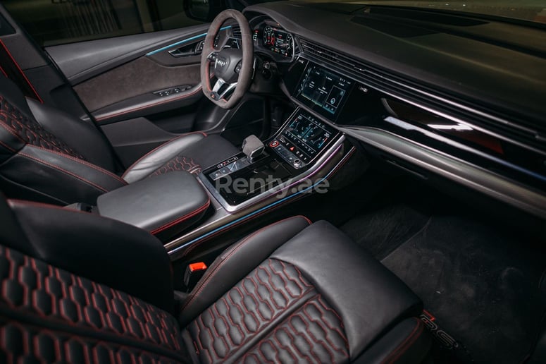 Dubai'de kiralık Audi RSQ8 (Beyaz), 2021