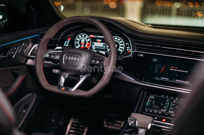 Dubai'de kiralık Audi RSQ8 (Beyaz), 2021