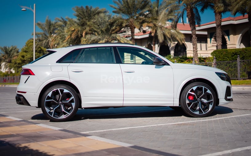 Abu Dabi'de kiralık Audi RSQ8 (Beyaz), 2021