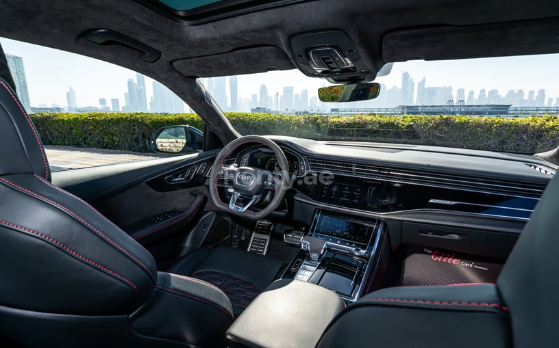 Abu Dabi'de kiralık Audi RSQ8 (Beyaz), 2021