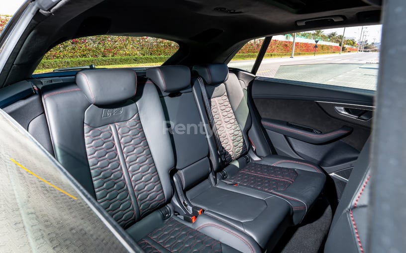 Abu Dabi'de kiralık Audi RSQ8 (Beyaz), 2021