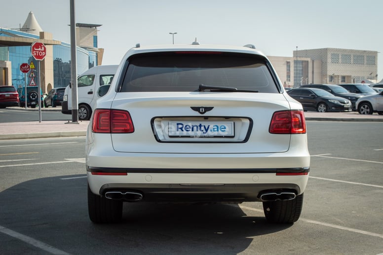 Bentley Bentayga (Bianca), 2019 in affitto a Dubai