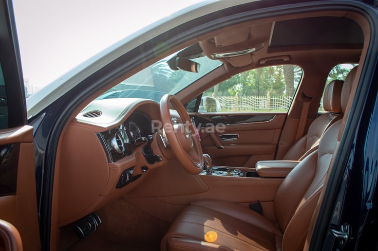 Bentley Bentayga (Bianca), 2019 in affitto a Dubai