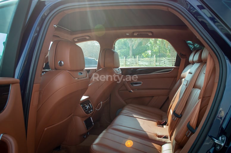 Bentley Bentayga (Bianca), 2019 in affitto a Dubai