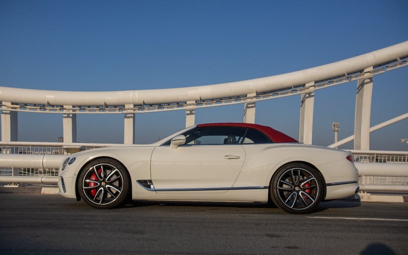 在阿布扎比 租 宾利欧陆 GTC V12 (白色), 2020