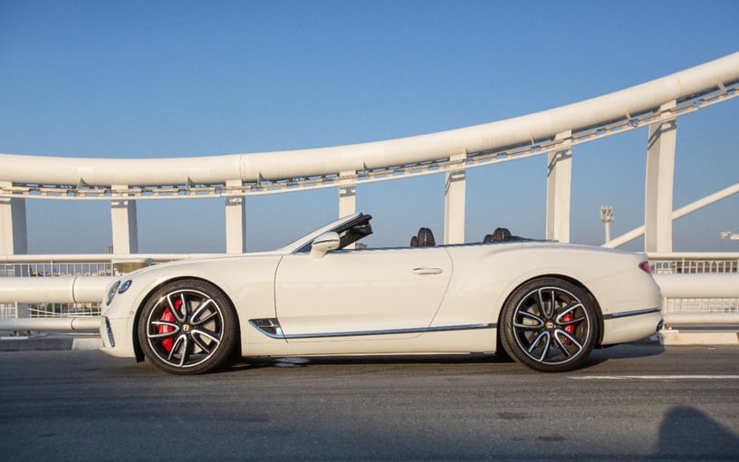 在阿布扎比 租 宾利欧陆 GTC V12 (白色), 2020