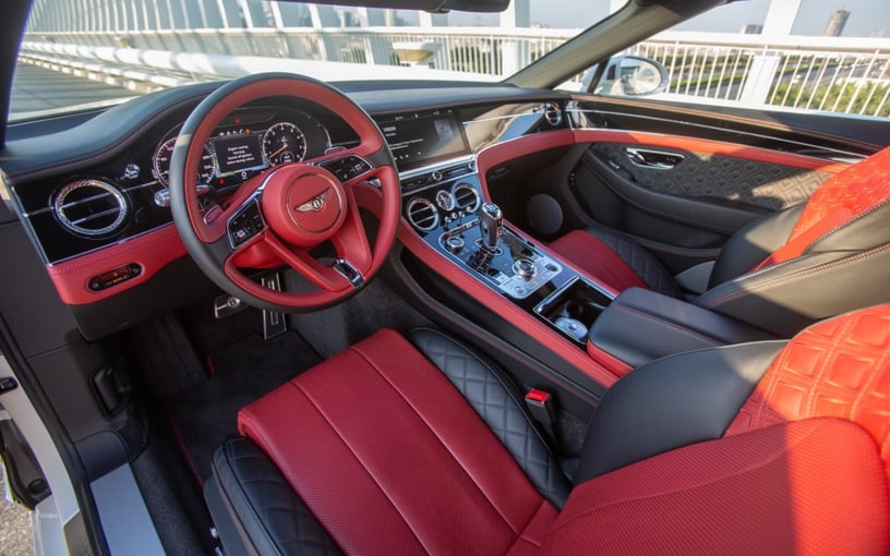 在阿布扎比 租 宾利欧陆 GTC V12 (白色), 2020