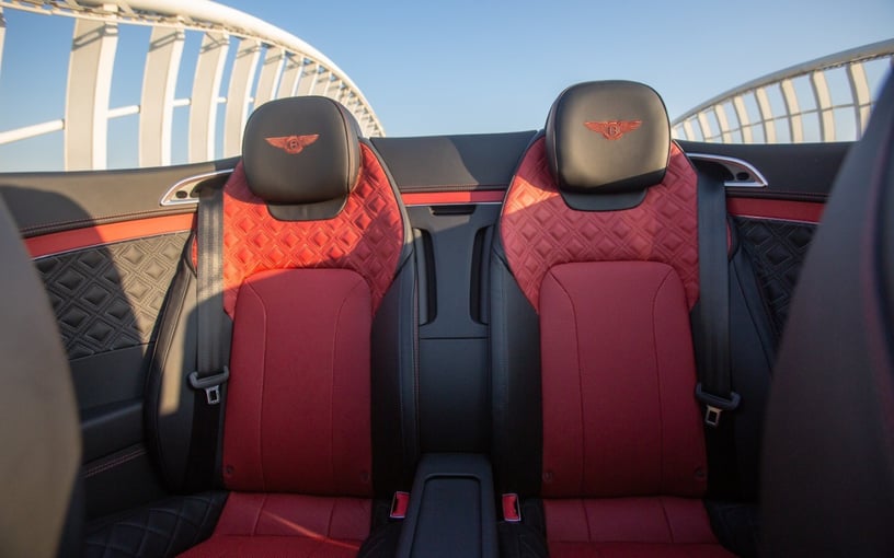 在阿布扎比 租 宾利欧陆 GTC V12 (白色), 2020
