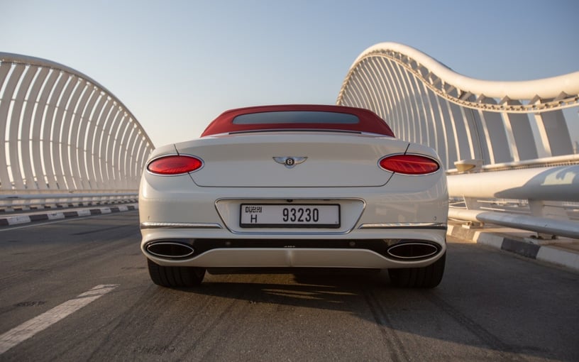 Bentley Continental GTC V12 (白色), 2020 - 每小時 迪拜的小時租金 1
