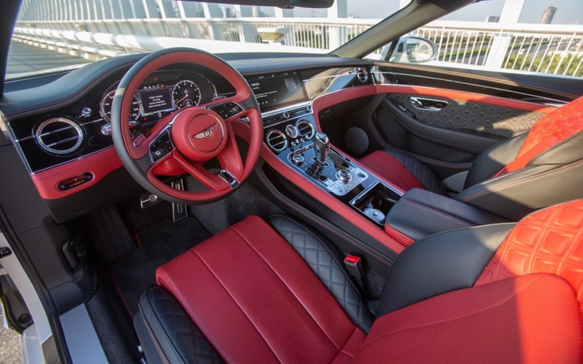 Bentley Continental GTC V12 (白色), 2020 - 每小時 迪拜的小時租金 4