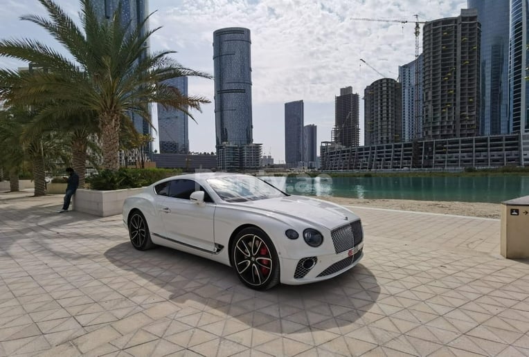 在迪拜 租 宾利欧陆GT (白色), 2020